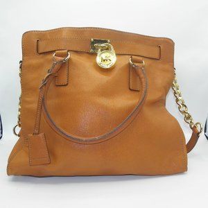 MICHEAL KORS TAN TOTE W/CHAIN HANDLES